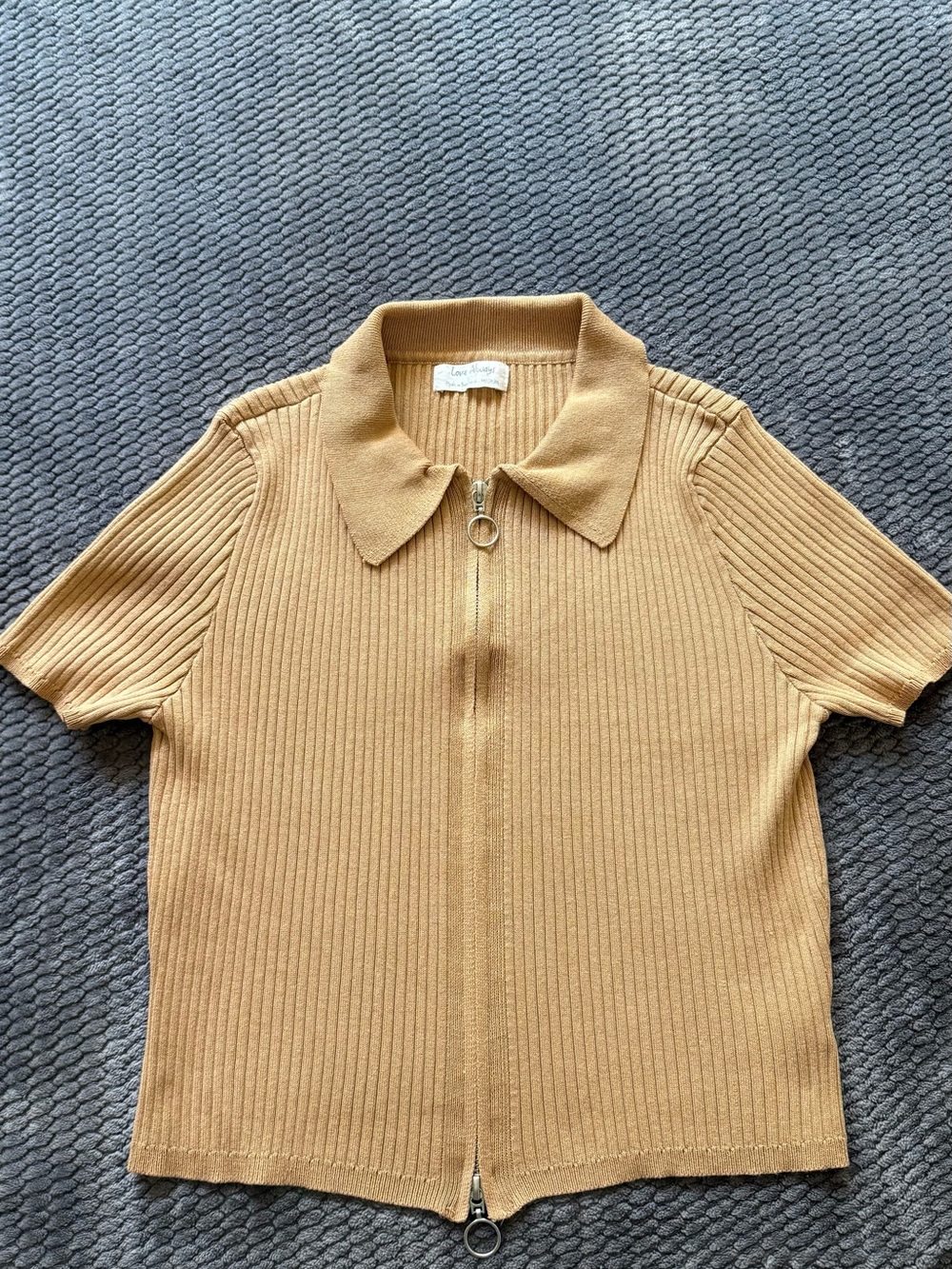 Short-Sleeve Ribbed Zip Polo Top - Camel